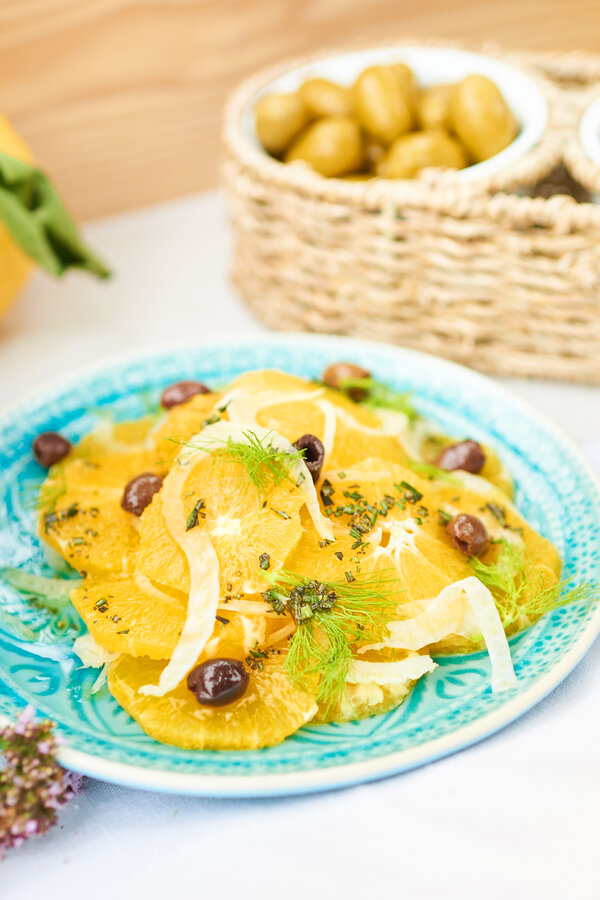 Orange salad with black olives and fennel