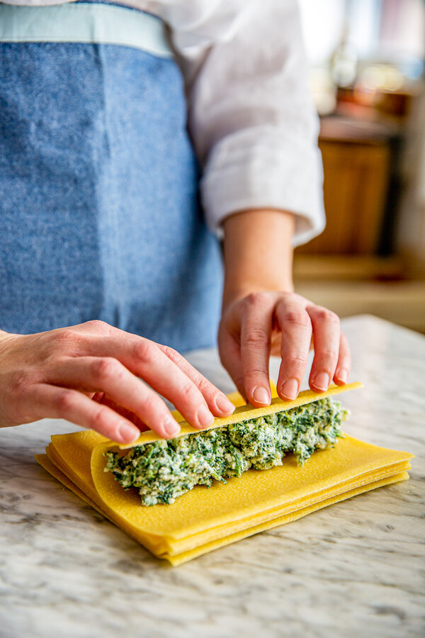 Roll the lasagne dish